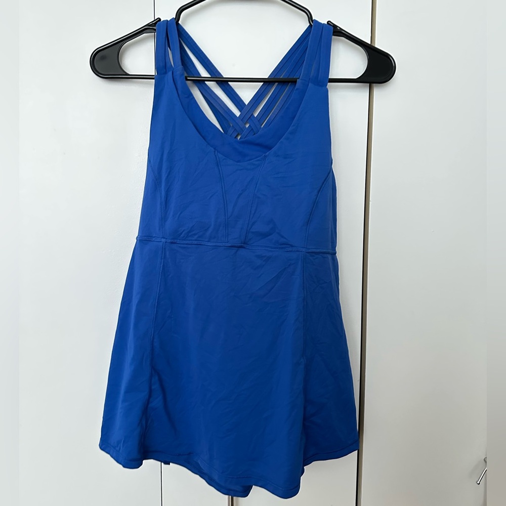 lululemon Flow Yoga top with Shelf Bra in Bright Cobalt Blue Size 6